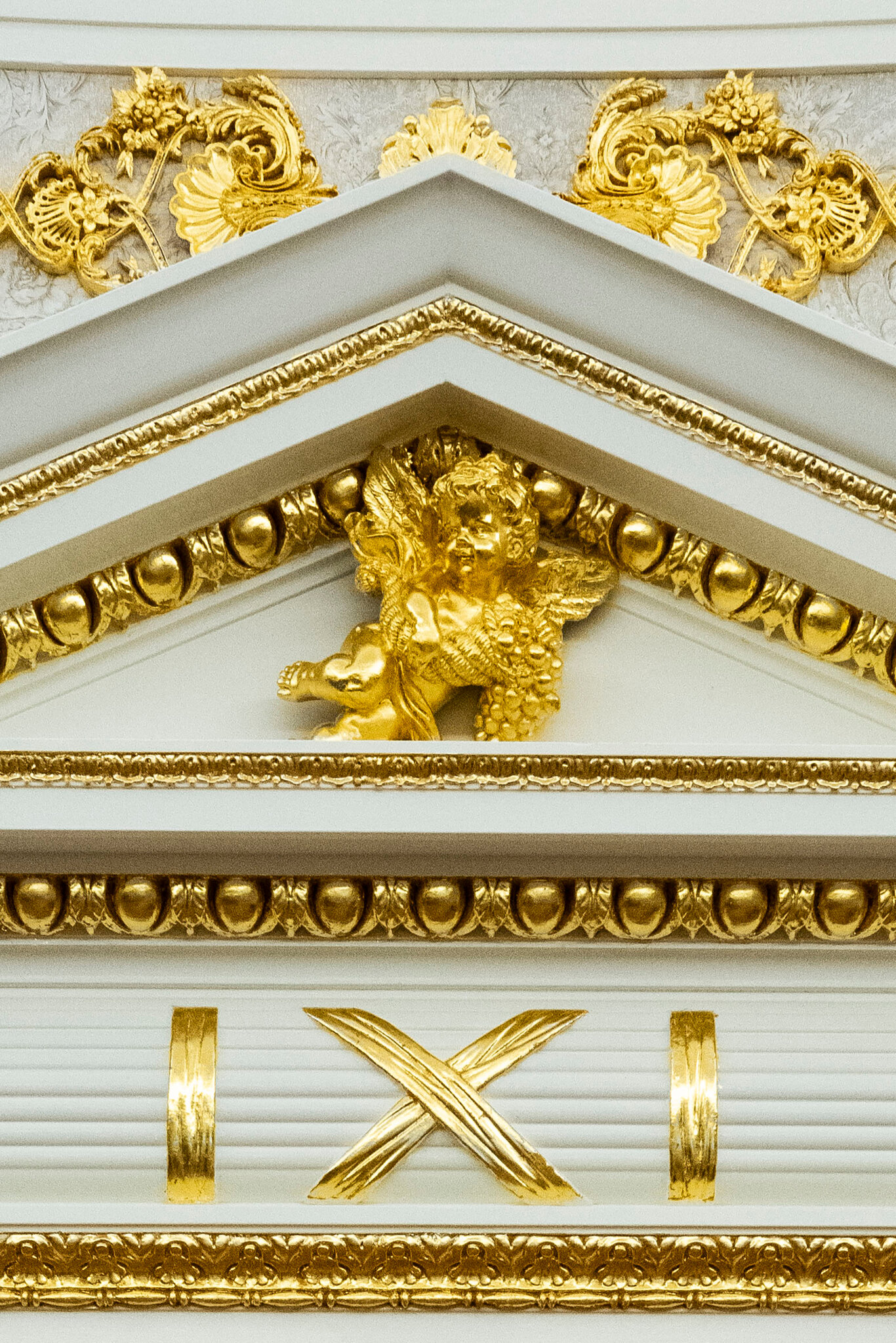 Here is the detail of the Oval Office’s new moldings: a gilded cherub and ovo motifs in a pediment above a door. Photo: New York Times.
