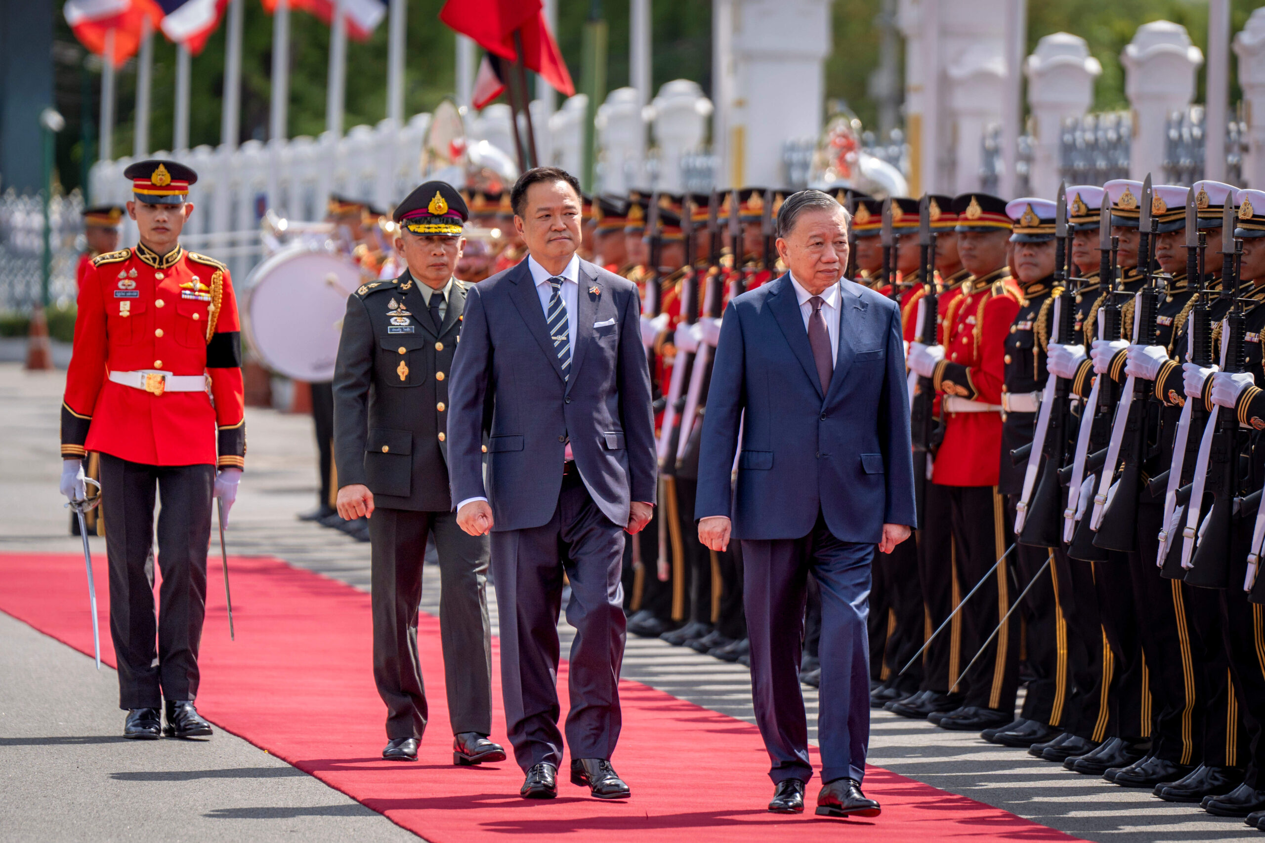 Le Premier ministre thaïlandais Anutin Charnvirakul et Tô Lâm en Thaïlande, le 28 mai 2023.