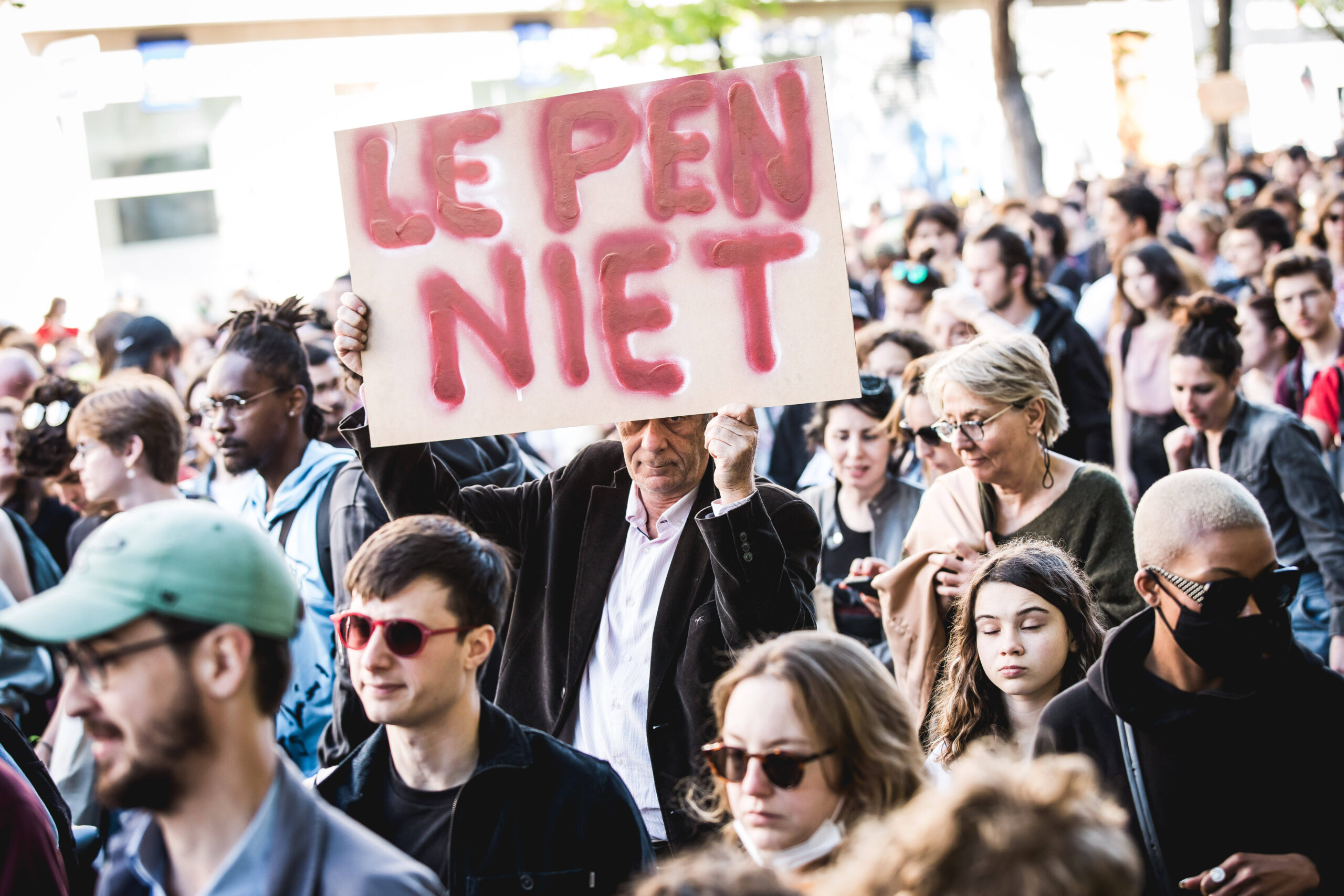 Young people protesting against Marine Le Pen in the second round of the French presidential election, April 24, 2022.