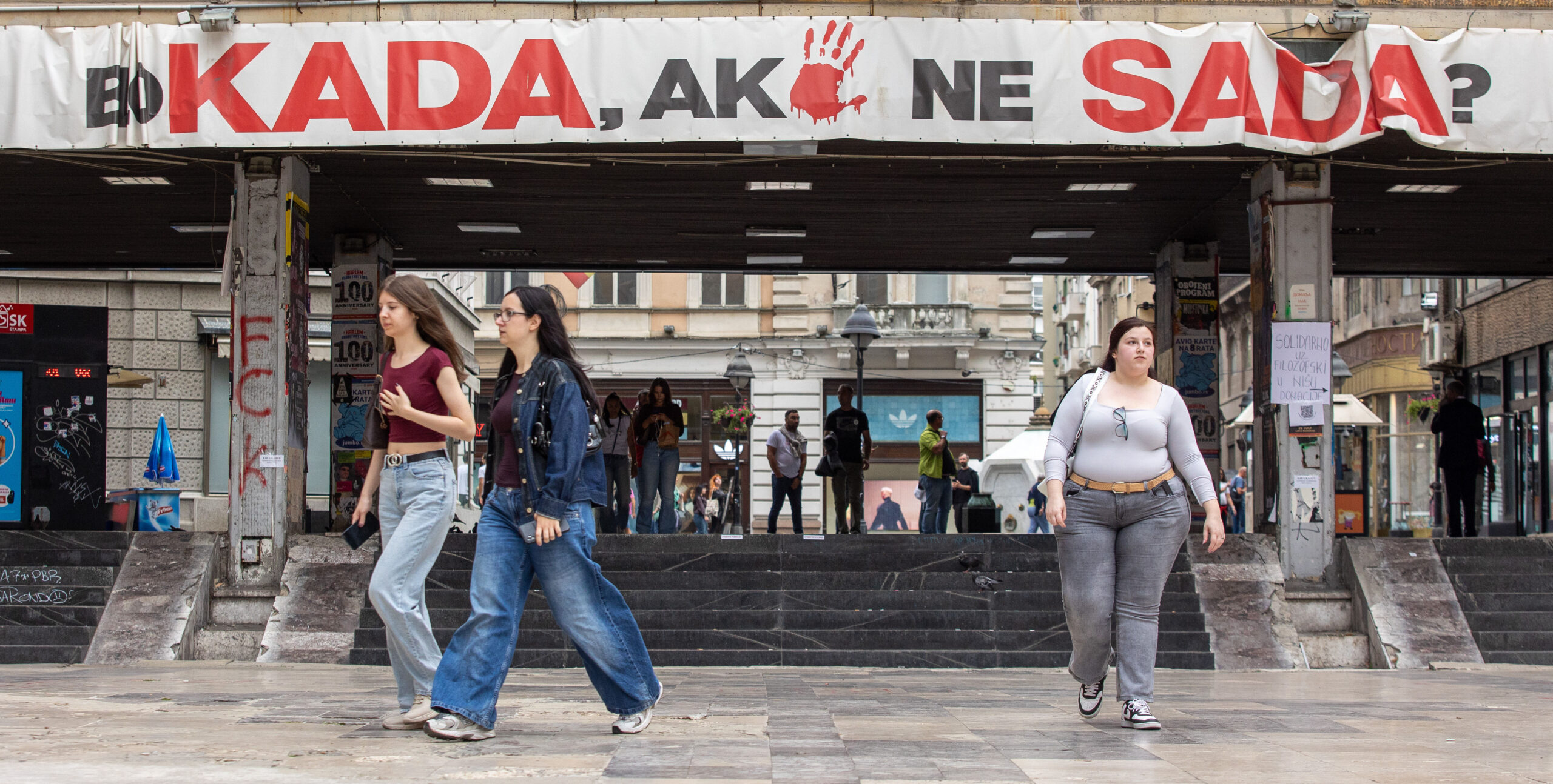 ‘Blockade, if not now, then when?’ in Belgrade, September 13. The blood-stained hand, a symbol of student protests, pays tribute to the victims of the Novi Sad train station accident. © Spasa Dakic/SIPA.